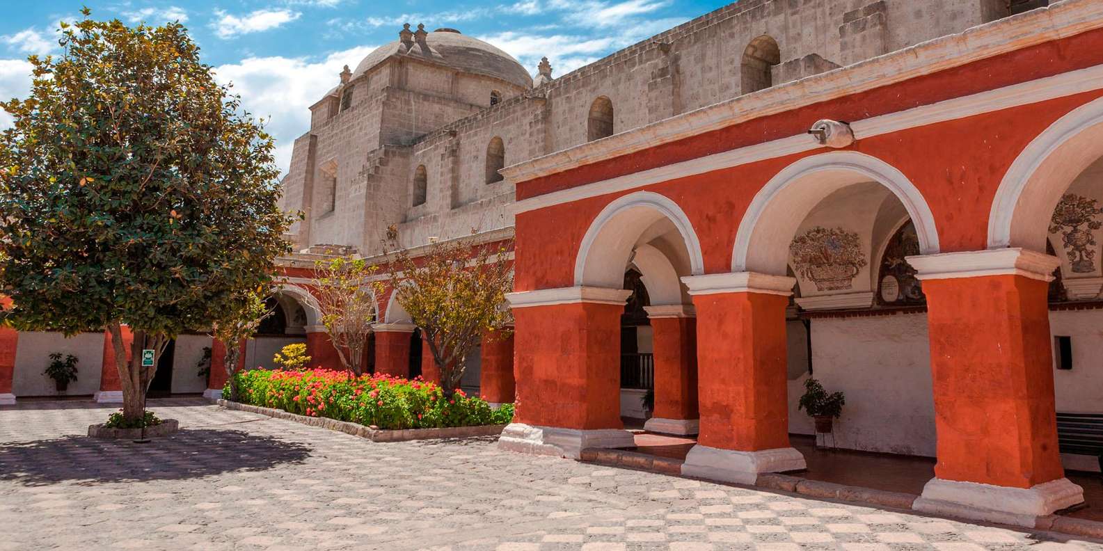 Monastero di Santa Catalina interni colorati