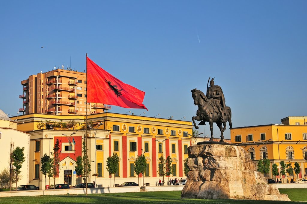 Piazza Skanderbeg Tirana