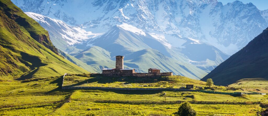 Viaggio da soli dove andare: 10 mete sicure e facili (Guida 2026) 10 Viaggio da soli dove andare - georgia