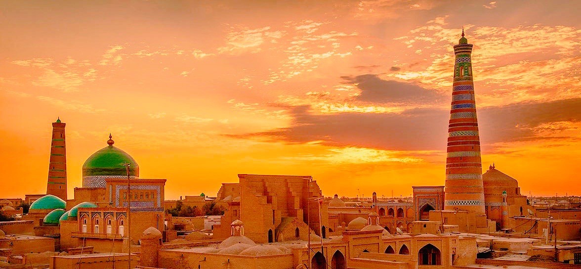 Mura di Khiva al tramonto